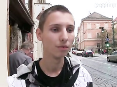 Hooking up a twink for quick blowjob on the street