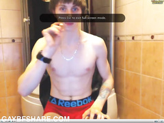 Twink shows off his boxers and muscles on webcam